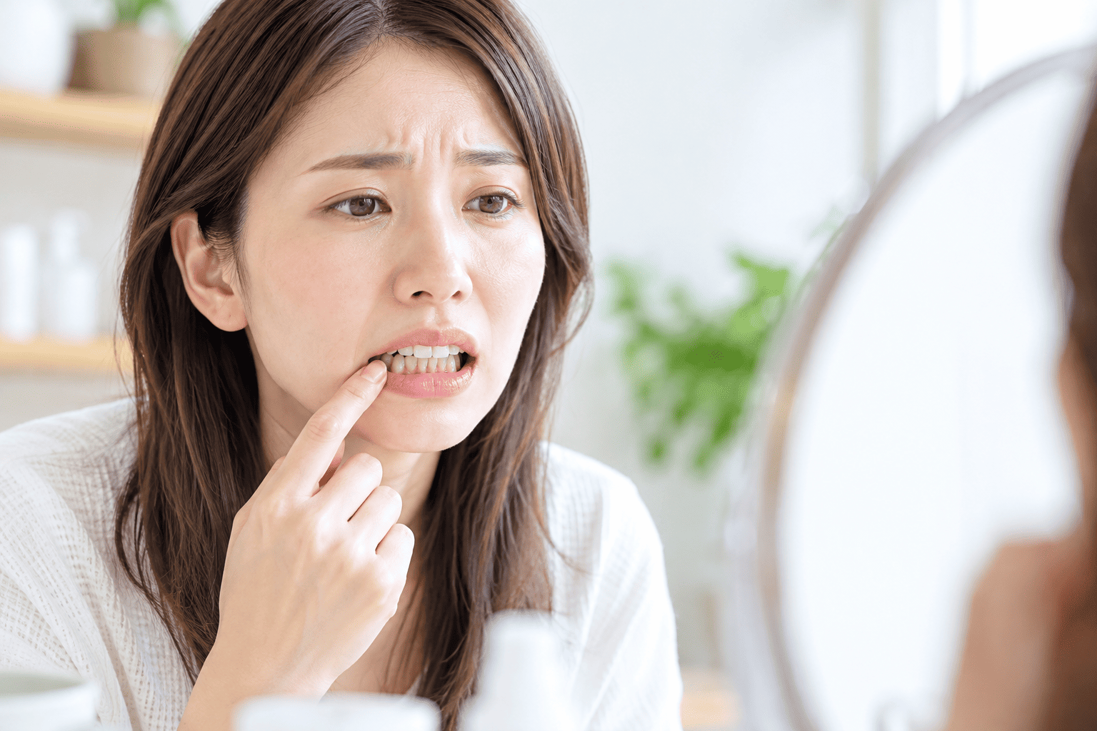 インプラントの不具合を知らせる歯ぐきの腫れや違和感などの症状